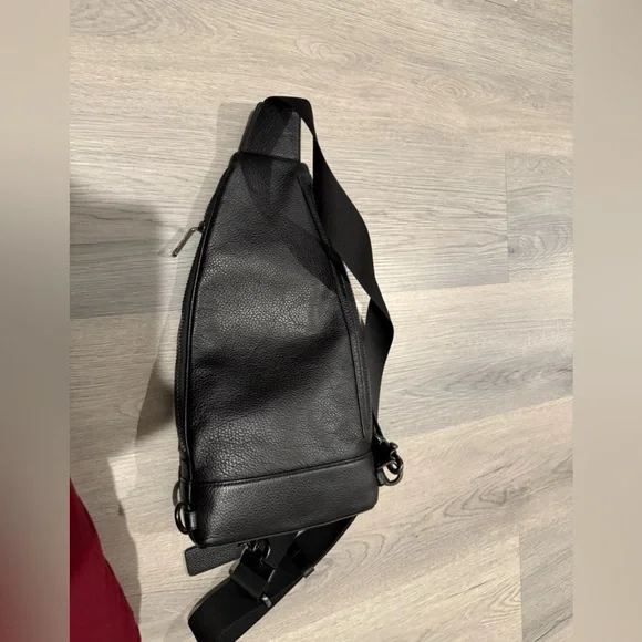 Coach sling bag - Picture 1 of 4